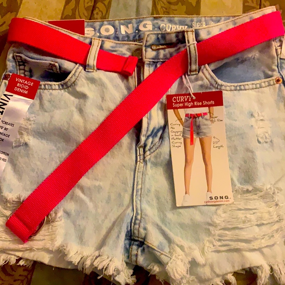 I’m selling a pair of denim jean shorts they are size 5/27 juniors